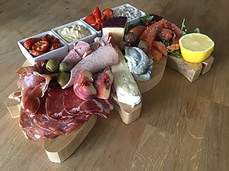 Deli platter | Deli board | Gourmet deli board | Evening meals at B&B | B&B evening meals | Boutique deli boards at B&B