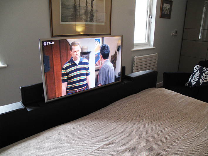 Sampford TV bed at Piglets Boutique B&B