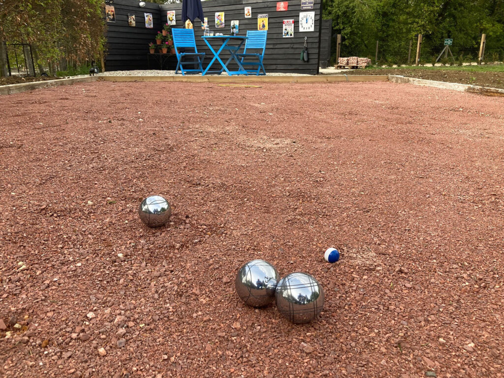 Péntanque boule with French patio at Piglets Boutique Country Stay